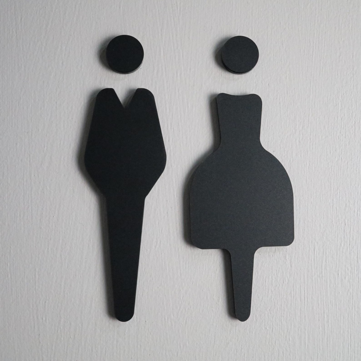 Restroom Sign Boards Noir in Acrylic